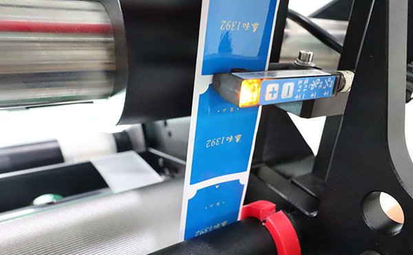 平面貼標(biāo)機,貼標(biāo)機,全自動貼標(biāo)機